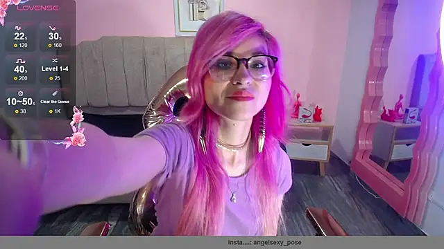 abril ch  online show from October 18, 2025, 10:38 am