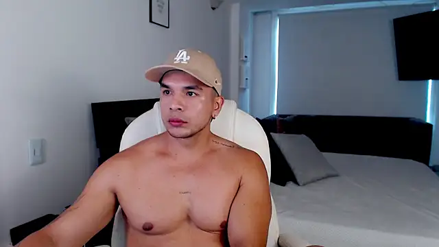 Snapshot of estebandelouis chatting on January 28, 2025, 12:22 pm estebandelouis online show from January 28, 2025, 12:22 pm