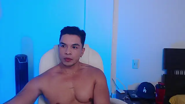 Snapshot of estebandelouis chatting on February 1, 2025, 12:05 pm estebandelouis online show from February 1, 2025, 12:05 pm