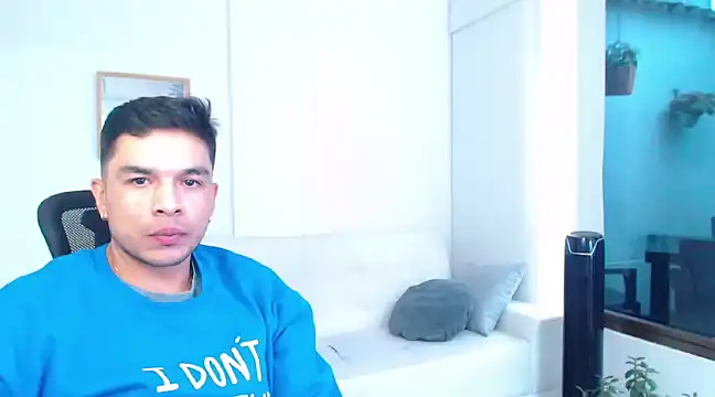 Snapshot of estebandelouis chatting on February 18, 2025, 1:11 pm estebandelouis online show from February 18, 2025, 1:11 pm