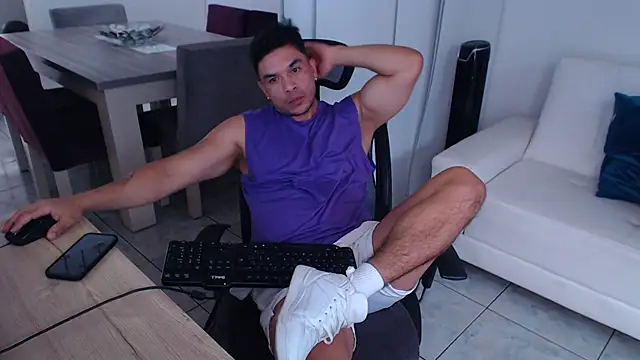 Snapshot of estebandelouis chatting on February 19, 2025, 8:10 pm estebandelouis online show from February 19, 2025, 8:10 pm