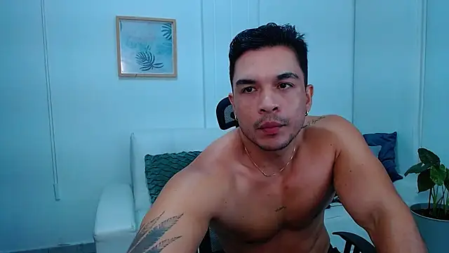 Snapshot of estebandelouis chatting on February 25, 2025, 9:46 pm estebandelouis online show from February 25, 2025, 9:46 pm