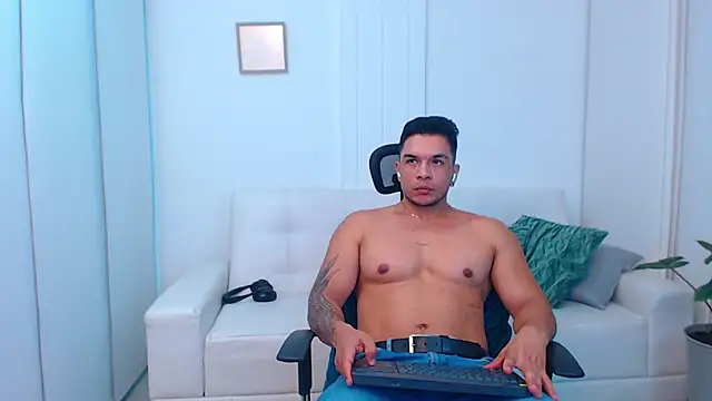 Snapshot of estebandelouis chatting on March 5, 2025, 11:16 pm estebandelouis online show from March 5, 2025, 11:16 pm