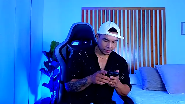 estebandelouis online show from May 9, 2026, 12:49 am
