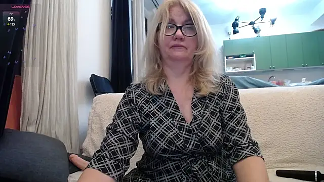 Blond Woman online show from January 28, 2025, 9:19 pm