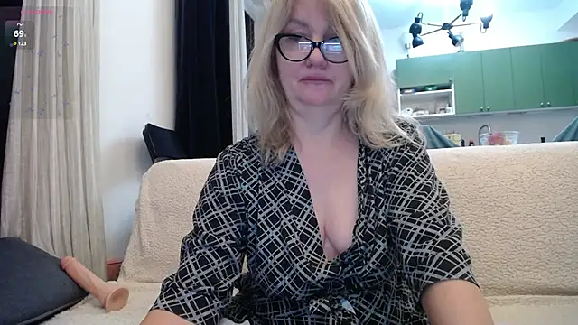 Blond Woman online show from January 29, 2025, 9:39 pm