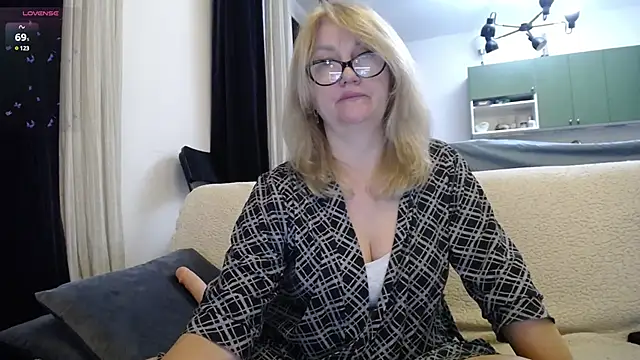 Blond Woman online show from January 31, 2025, 9:16 pm