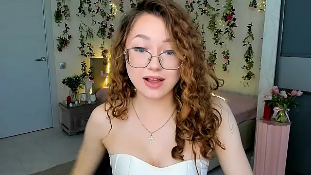Snapshot of SereneFlame chatting on June 10, 2026, 10:14 am SereneFlame online show from June 10, 2026, 10:14 am