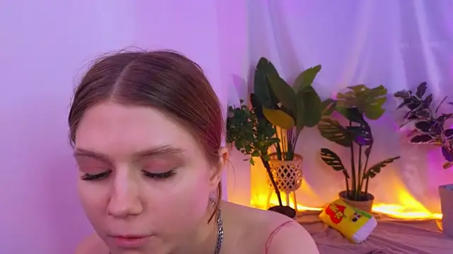 AlisiaSpinnet  online show from December 5, 2024, 1:06 pm