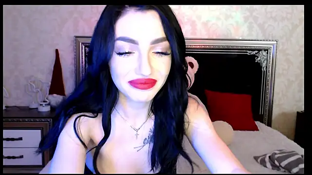 NancyLovee  online show from January 5, 2025, 5:20 pm