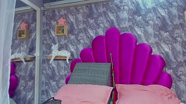 EMMAPARISS online show from October 11, 2025, 11:53 am