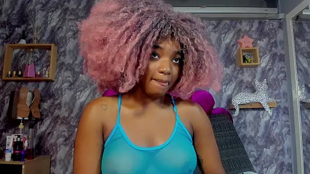 Snapshot of EMMAPARISS chatting on February 5, 2026, 12:10 pm EMMAPARISS online show from February 5, 2026, 12:10 pm