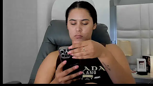 LexyRobert online show from November 8, 2025, 12:00 am