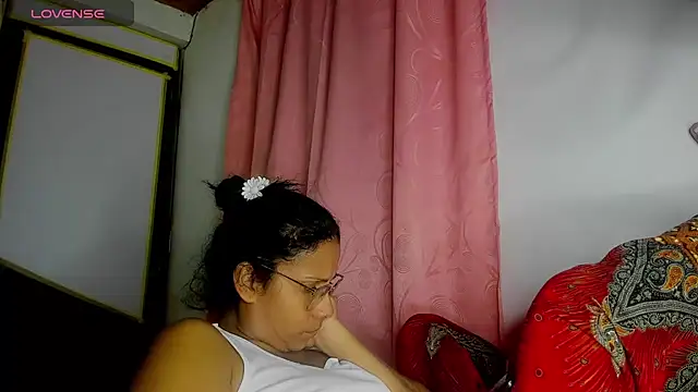 Snapshot of Nenita_Hot_ chatting on October 15, 2025, 11:38 pm Nenita Hot online show from October 15, 2025, 11:38 pm