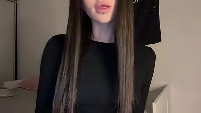 Snapshot of ur_molly chatting on September 19, 2025, 1:56 pm ur molly online show from September 19, 2025, 1:56 pm