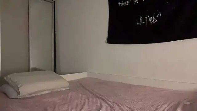 Snapshot of ur_molly chatting on September 25, 2025, 10:46 pm ur molly online show from September 25, 2025, 10:46 pm