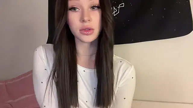 Snapshot of ur_molly chatting on October 28, 2025, 6:10 pm ur molly online show from October 28, 2025, 6:10 pm