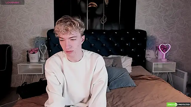 TrevorBenson online show from November 25, 2025, 3:28 am