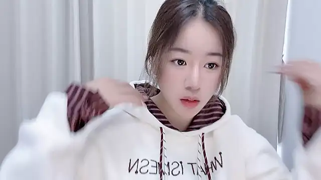 chloe-01 online show from December 27, 2024, 4:26 am