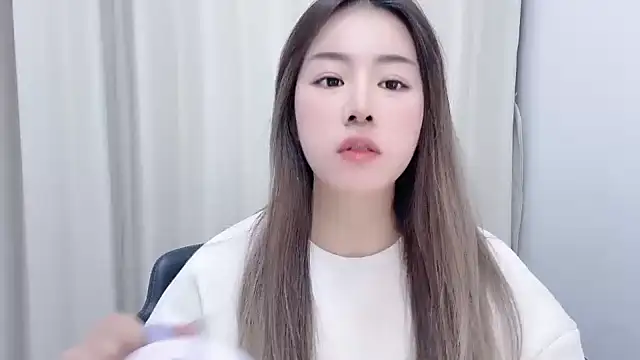 chloe-01 online show from January 13, 2025, 12:24 pm