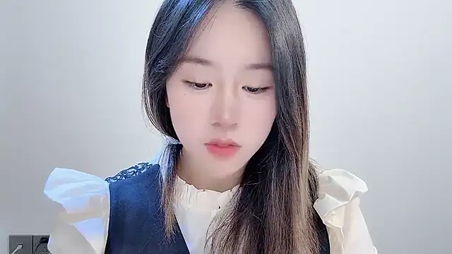 chloe-01 online show from November 17, 2025, 4:07 am