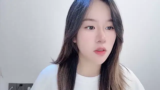 chloe-01 online show from November 18, 2025, 4:06 am