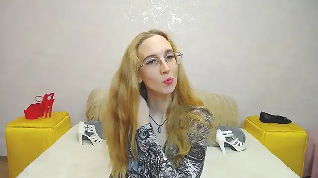 KlaryBrait online show from December 7, 2024, 2:35 pm