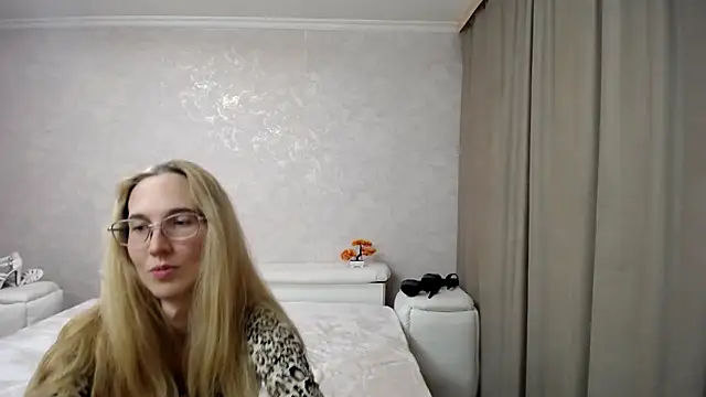 KlaryBrait online show from December 17, 2025, 4:46 pm