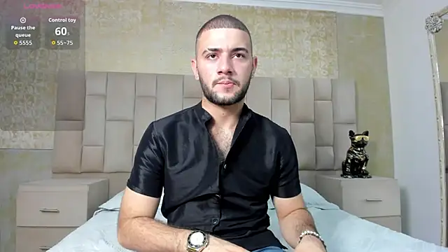 MaximusDick1  online show from October 13, 2025, 3:17 am