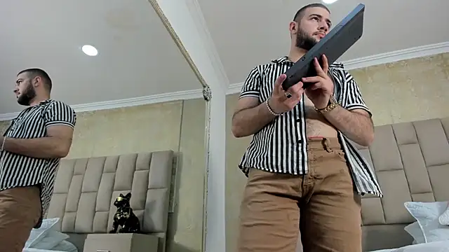 MaximusDick1  online show from October 19, 2025, 4:35 am