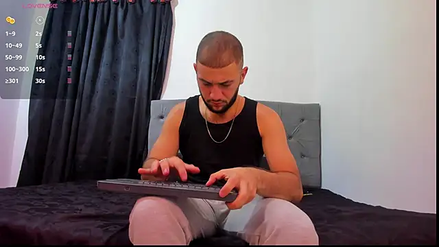 MaximusDick1  online show from December 3, 2025, 4:09 am