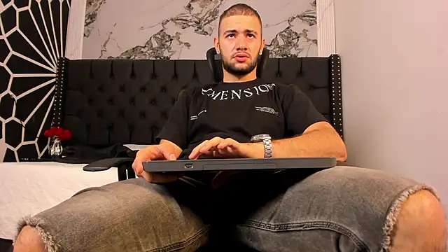 MaximusDick1  online show from May 31, 2026, 11:39 am