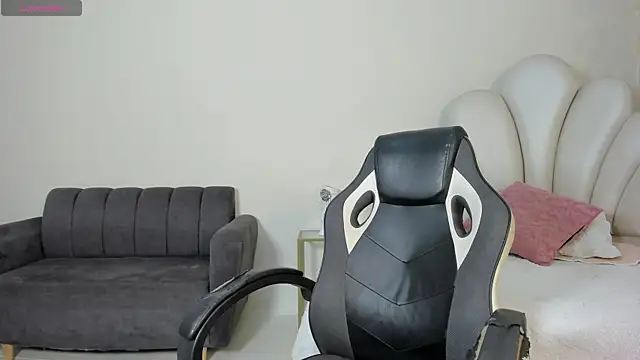 MaximusDick1  online show from June 23, 2026, 12:25 pm