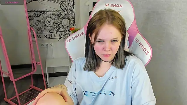 MaryShiotta online show from March 5, 2025, 4:02 am