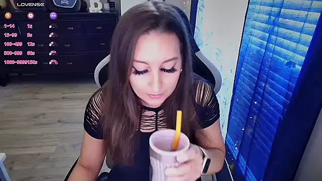 Snapshot of Brooklyn_Bee chatting on October 31, 2025, 7:59 pm Brooklyn Bee online show from October 31, 2025, 7:59 pm