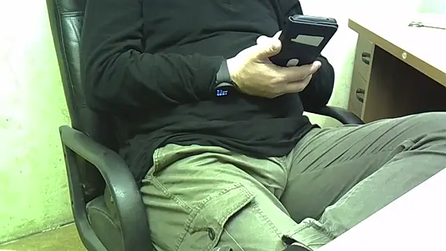 nikdov3 online show from February 12, 2026, 5:02 am