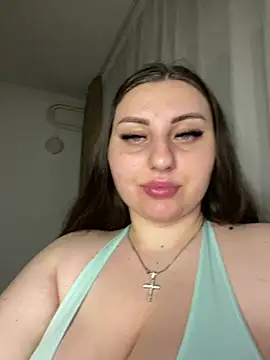 KarinaCelinne online show from April 10, 2026, 8:24 pm
