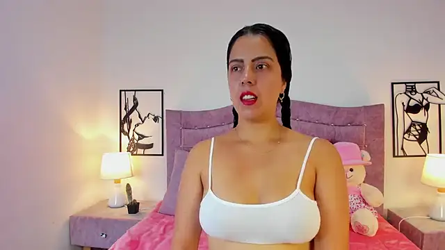 Snapshot of LunaSmitt chatting on September 25, 2025, 12:20 pm LunaSmitt online show from September 25, 2025, 12:20 pm