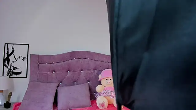 Snapshot of LunaSmitt chatting on September 28, 2025, 1:11 am LunaSmitt online show from September 28, 2025, 1:11 am