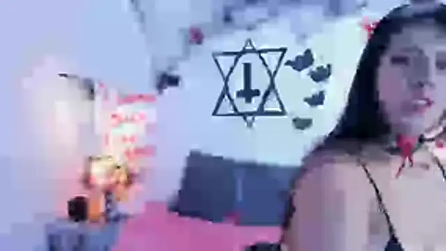 Snapshot of LunaSmitt chatting on October 29, 2025, 4:53 pm LunaSmitt online show from October 29, 2025, 4:53 pm