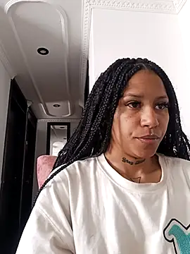 Snapshot of devi_black13_ chatting on March 3, 2025, 5:18 pm devi black13 online show from March 3, 2025, 5:18 pm