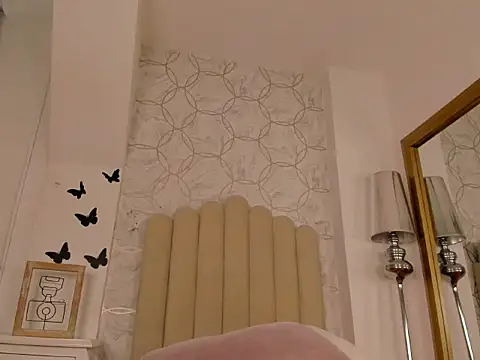 Foxy200   online show from February 16, 2026, 8:05 pm