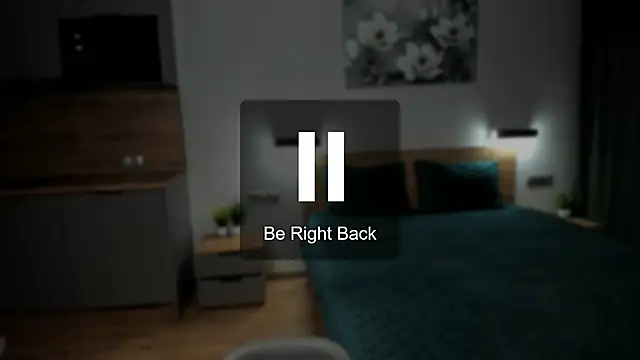 chloewallace online show from February 5, 2025, 10:44 pm
