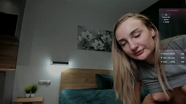 chloewallace online show from March 1, 2025, 7:15 pm