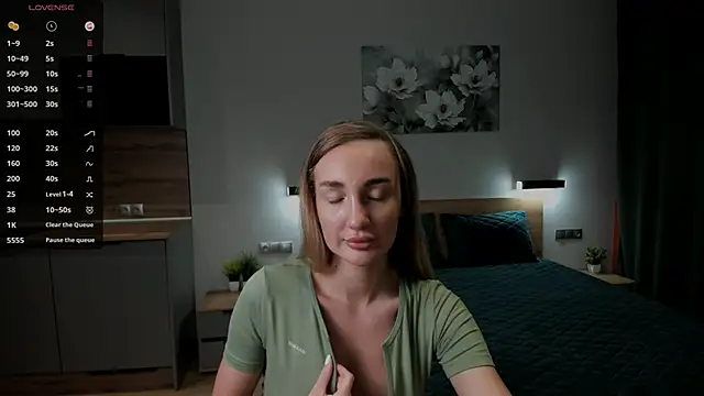 chloewallace online show from March 18, 2025, 8:26 pm