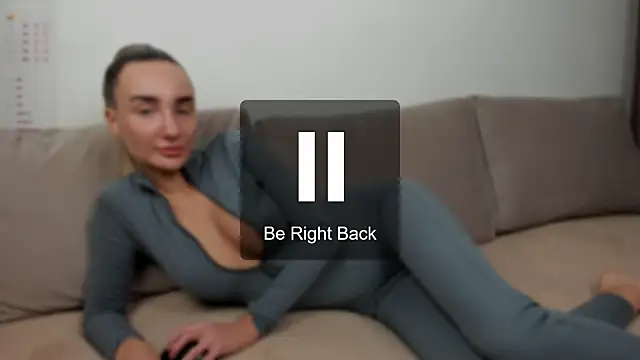 chloewallace online show from September 8, 2025, 6:51 pm