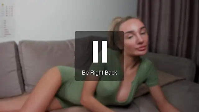 chloewallace online show from October 4, 2025, 9:46 pm