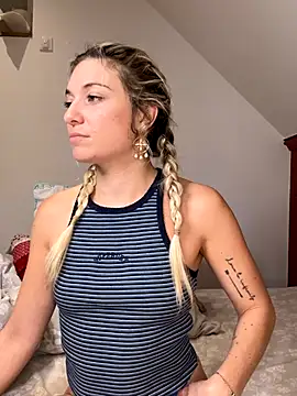 carlaaa online show from October 8, 2025, 8:39 pm