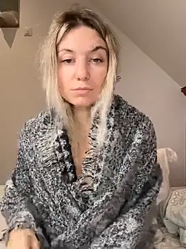 carlaaa online show from November 6, 2025, 7:48 pm