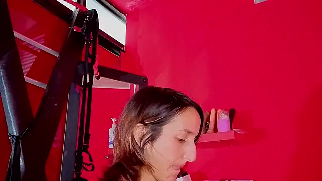 Ambar Roux  online show from May 7, 2026, 3:28 pm